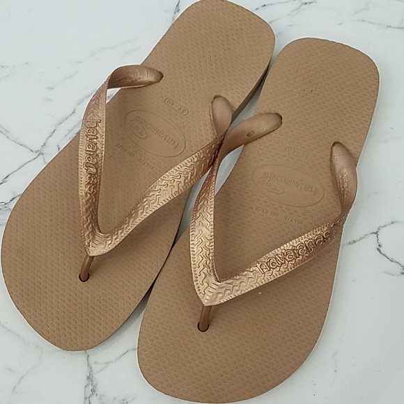 havaianas gold flip flops